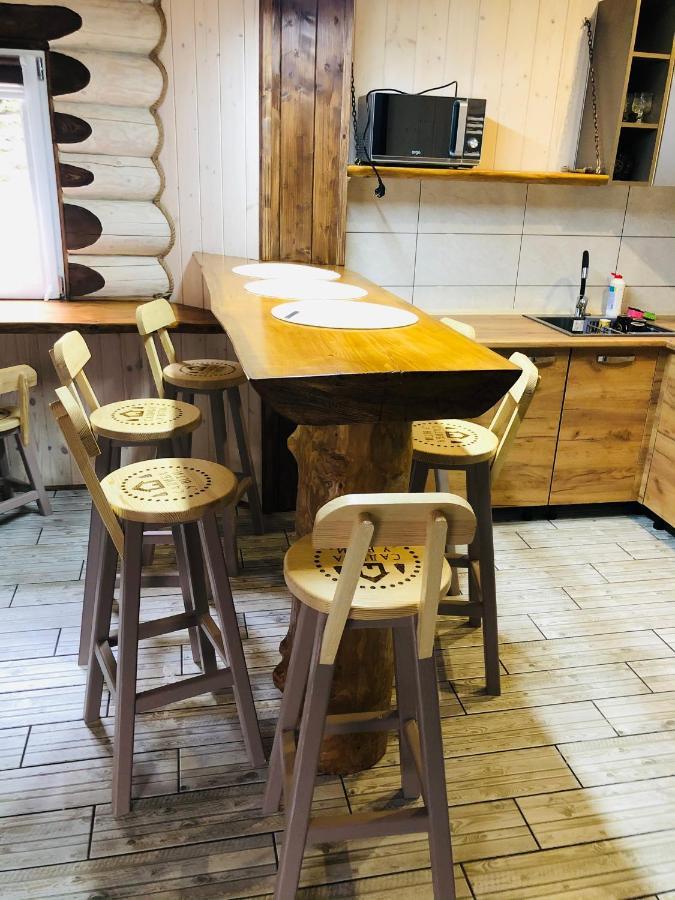 У Віти Котедж4 Synevyrsʼka Polyana Eksteriør bilde